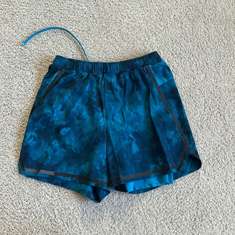 Lululemon men’s medium shorts with liner